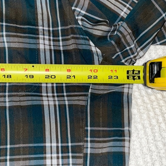 Men’s Sherpa Adventure Gear Short Sleeve Plaid Button Up Shirt. Like new! Large - Picture 7 of 13
